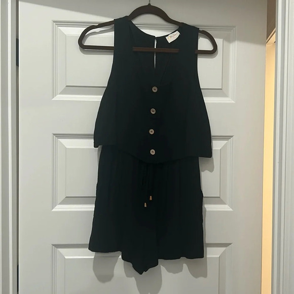 Allie rose boutique linen like romper - Picture 1 of 11